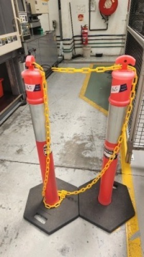 4 x 2 Piece Reflective Safety Bollards