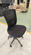 A Qty of 8 Assorted Office Chairs
