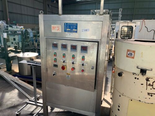 2005 SUZHOU CONTINUOUS CHOCOLATE TEMPERING MACHINE Model: QTJ-500B with Control to 415V 3 Phase Electric Motor and Switch