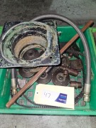 Assorted accessories, includes green tray