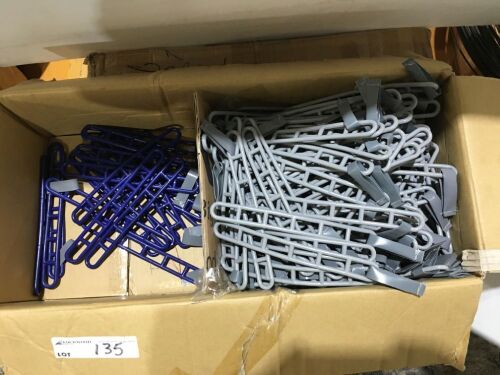 Approx 1500 Plastic Peg Loops
