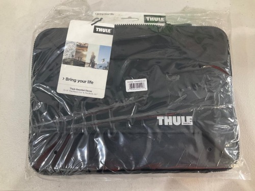 Bundle of 2 x Thule Gauntlet 4.0 MacBook Pro Sleeve 13"/14" (Black)