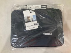Bundle of 2 x Thule Gauntlet 4.0 MacBook Pro Sleeve 13"/14" (Black)