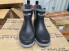 Bundle of 9 x Thomas Cook Wynyard Jersey Women's Yard Boot - Black Charcoal - Size AUS-UK/7 and AUS-UK/8 - Total RRP $540 - 2
