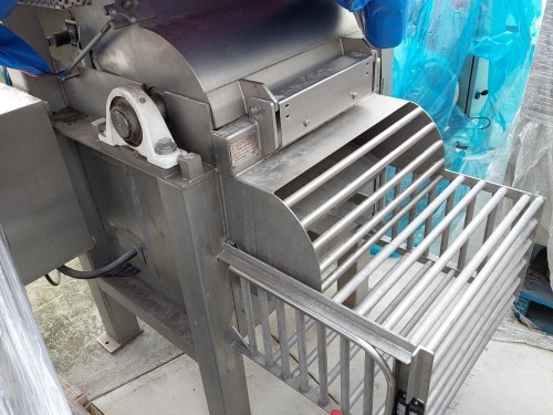 Reiser Heavy Duty Stainless Steel Framed Motorised Frozen Meat Mincing Machine with hopper feed