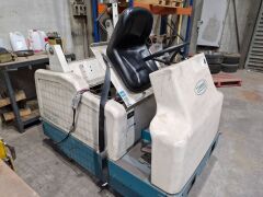 Tennant 6200 Ride On Factory Sweeper