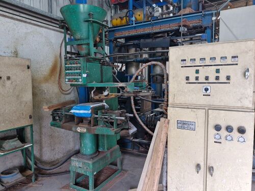 MEF Core Blowing Unit Comprising Methyl Formate Pressurised Storage Tank and Gas Generator