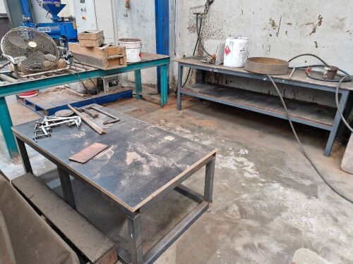 Qty of 2 Heavy Duty Roller Conveyors and 2 Asstd Workbenches