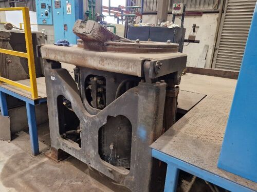 Inductotherm 1000kg Furnace & Pillar Power Source
