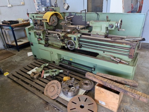 2001 Hwacheon Gap Bed Centre Lathe