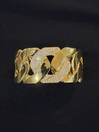 18ct Yellow Gold Bangle with 152x Round Brilliant Diamonds