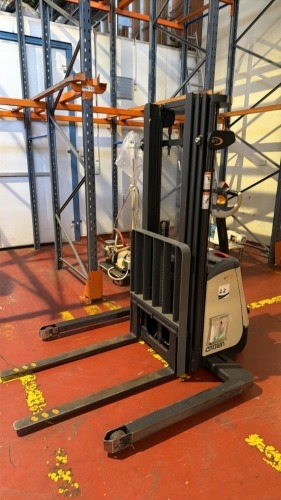 2018 Crown ST 3000-1.0 TT Electric Walkie Stacker