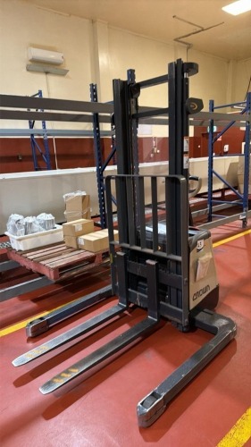 Crown SX 3000 Series Electric Walkie Stacker