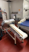 Loma IQ3+E Metal Detector with Conveyor