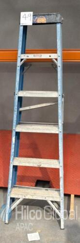 Rhino Fibreglass Step Ladder