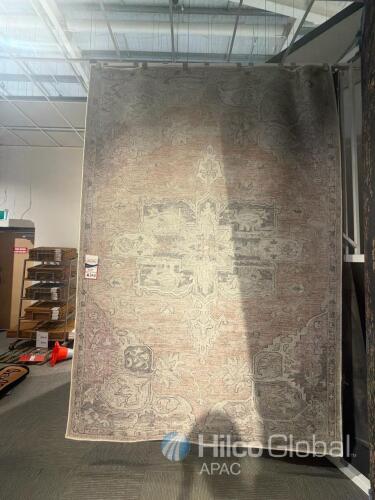 Traditional Area Size unknown Rug