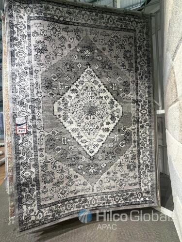 Traditional Pattern Area Rug