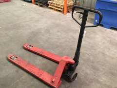 Pallet Truck, 2500Kg capacity, manual hydraulic