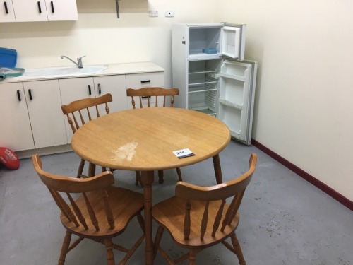 Dining Table & 4 Chairs & 220 L Fridge