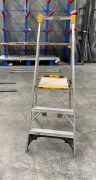 Gorilla 150Kg Max Load Aluminium Step Ladder - 2