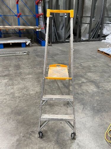 Gorilla 120Kg Max Load Aluminium Step Ladder