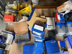 Quantity of Fasteners, Screws & Bolts