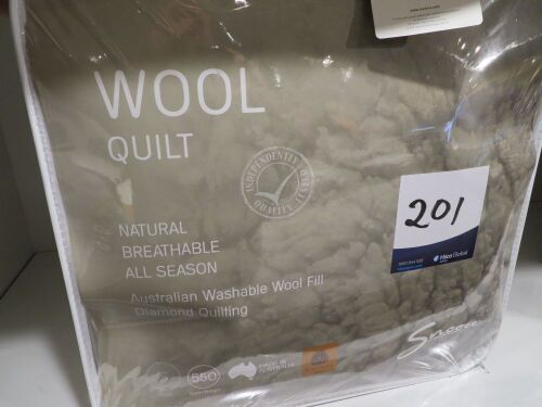 Snooze 550 gram Queen Wool Quilt