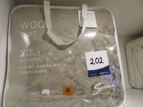 Snooze 550 gram Queen Wool Quilt