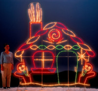 Ginger Bread House (XM7-4601) with controller