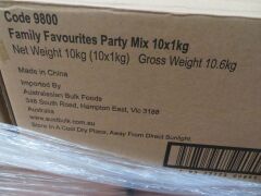 400 x 1kg bags of Family Favourites party mix comprising 40 Boxes of 10x 1kg bags per box, total 400 bags - 4
