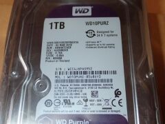 Quantity of 12 x Western Digital 1tb HDDs - 4