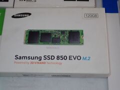 Quantity of 18 x assorted SSD - 4
