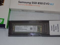 Quantity of 18 x assorted SSD - 7