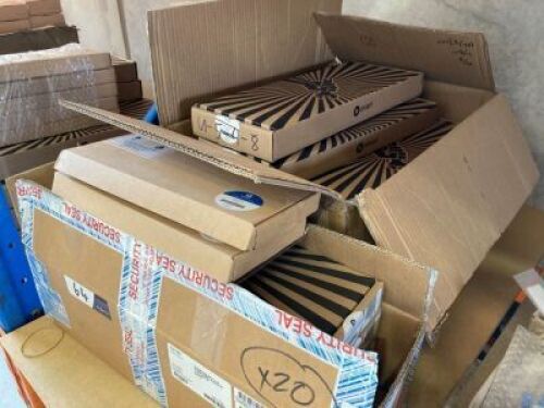 Quantity of 16 x assorted MacBook batteries