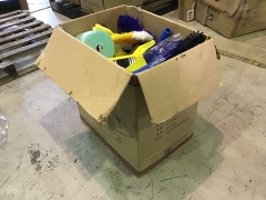 Bulk Lot Commercial Cleaning Products - Dust Pans, Scourers, Gloves and Brushes - 3