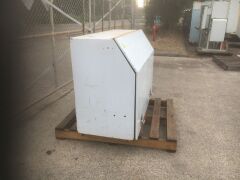 Unreserved Truck Tool Box - 3