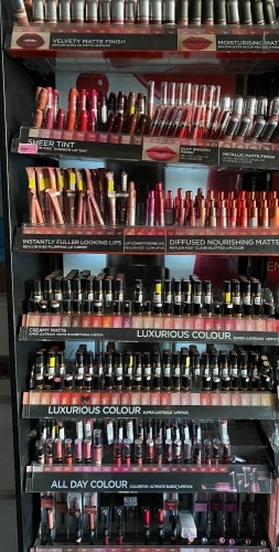 Approx 50 x assorted Revlon Lipsticks