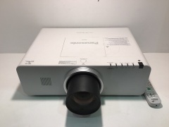 Panasonic PT-EZ570E LCD Projector