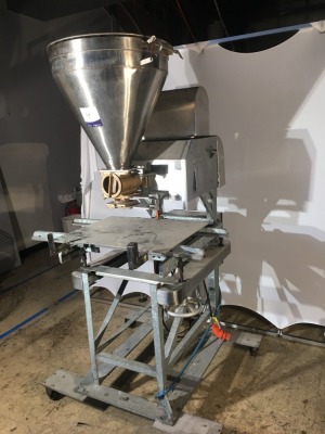 Depositor with Stainless Steel Feed Hopper, capacity up to 1Kg