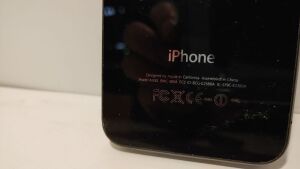 Apple iPhone 4 - 16GB - A1332 - 4