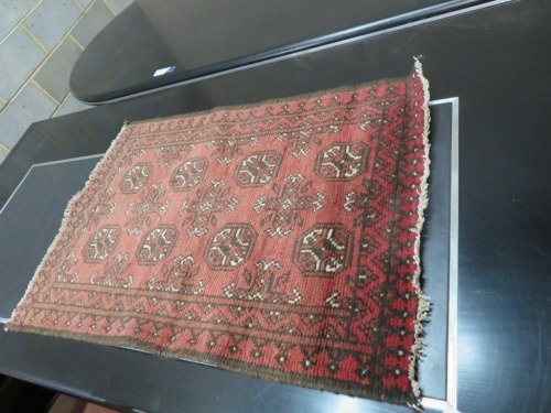 Persian Rug, K5SILNAD Red. Black & White Pakistan Wool Pile, 1040mm L x 680mm W (Fading)